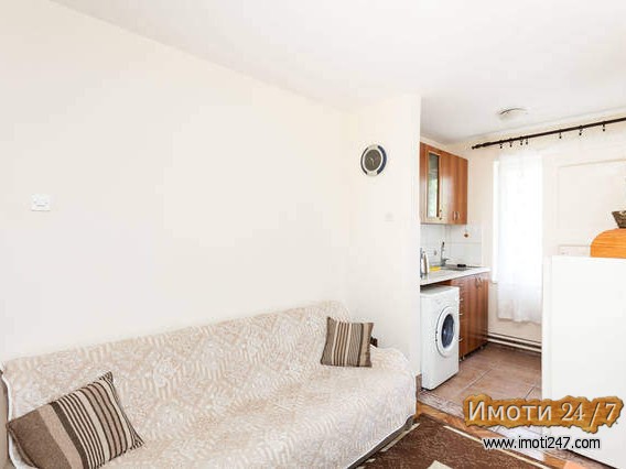 Се издава стан 60м2 за деловен простор на 5 мин од Центар кај Симпо Црниче