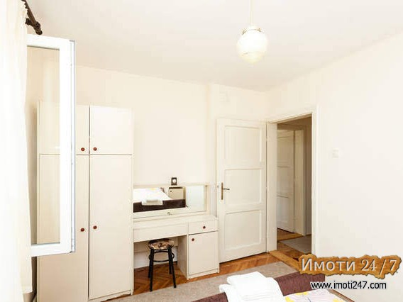 Се издава стан 60м2 за деловен простор на 5 мин од Центар кај Симпо Црниче