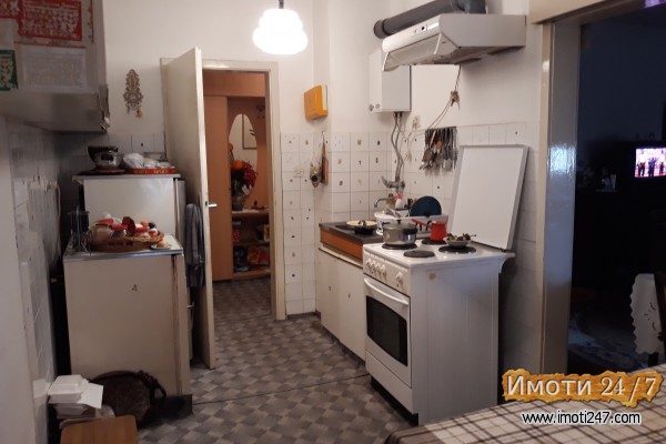 Се продава семеен стан во Хром