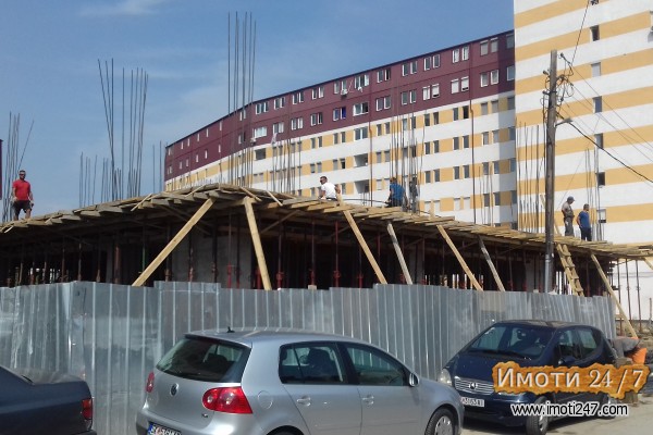 SE PRODAVAT POVEKE STANOVI
