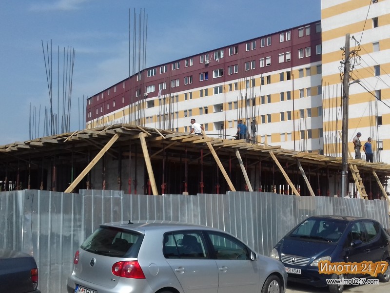 SE PRODAVAT POVEKE STANOVI