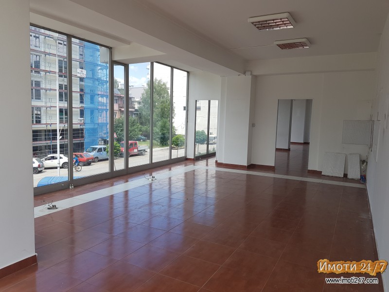 Се издава деловен простор 121м²