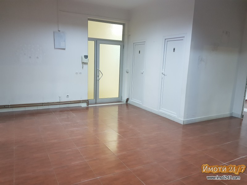 Се издава деловен простор 121м²
