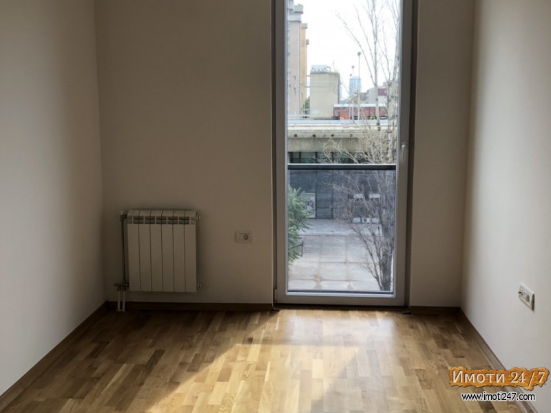  NOV ODLICEN STAN 97m2 VO MADZIR MAALO SO TRI SPALNI