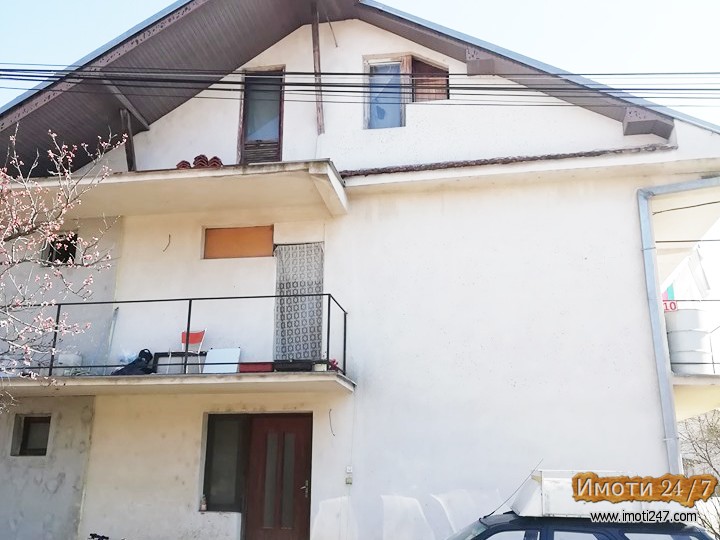 ПРОДАВАМИЗДАВАМ спрат од куќа во Стајковци