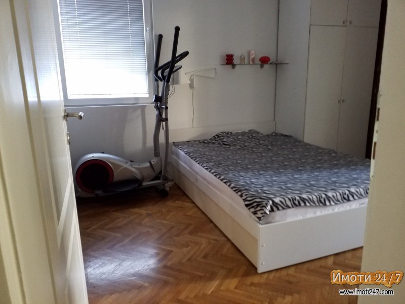 4-soben namesten stan vo strog centar na prv sprat so lift