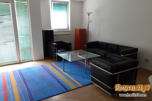 Izdavam trosoben stan vo Debarmaalo Skopje