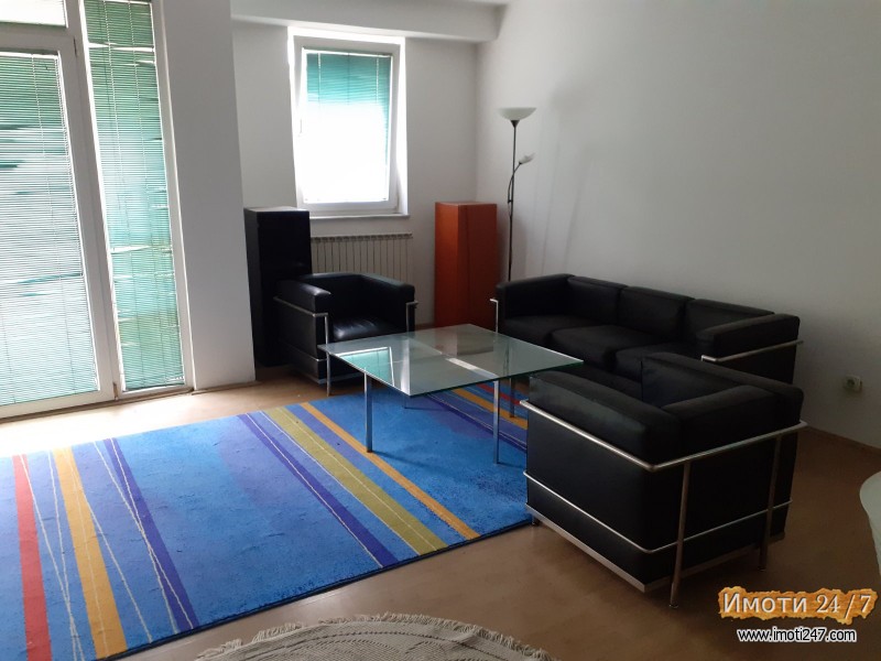 Izdavam trosoben stan vo Debarmaalo Skopje
