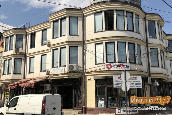 Се издава деловен простор в центар