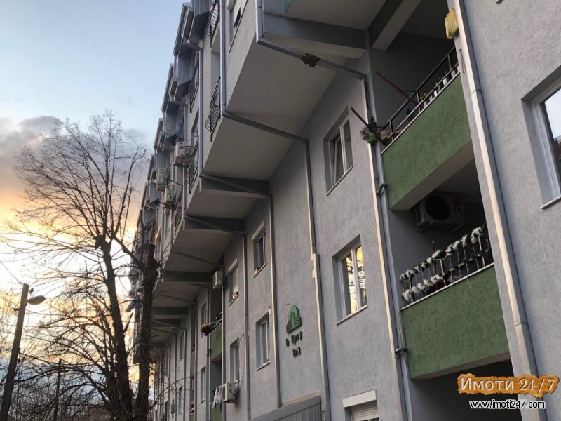 SE PRODAVA STAN 58m2 VO AVTOKOMANDA 1 KAT SO DVE SPALNI