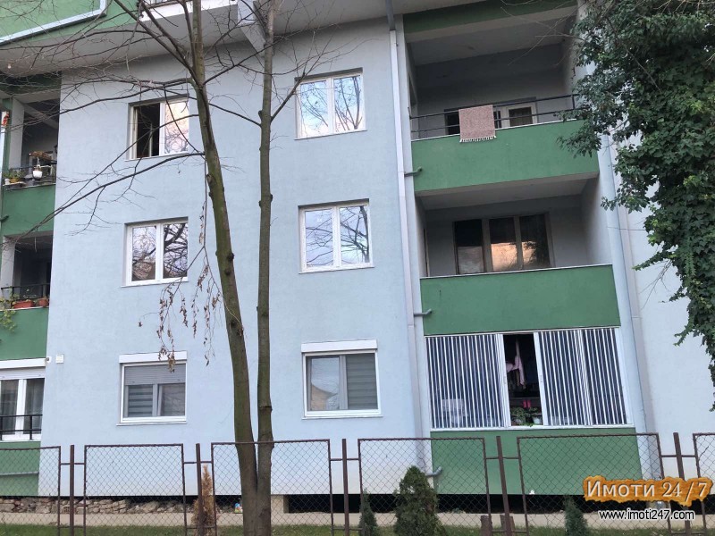 SE PRODAVA STAN 58m2 VO AVTOKOMANDA 1 KAT SO DVE SPALNI