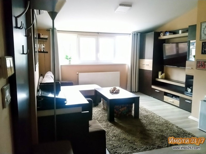 SE PRODAVA STAN 40m2  NAD KLINICKI - 3 KAT