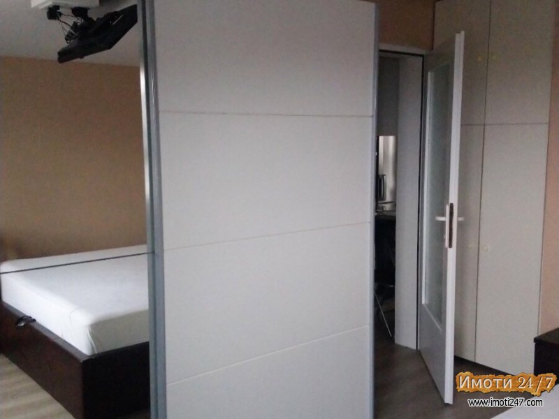 SE PRODAVA STAN 40m2  NAD KLINICKI - 3 KAT