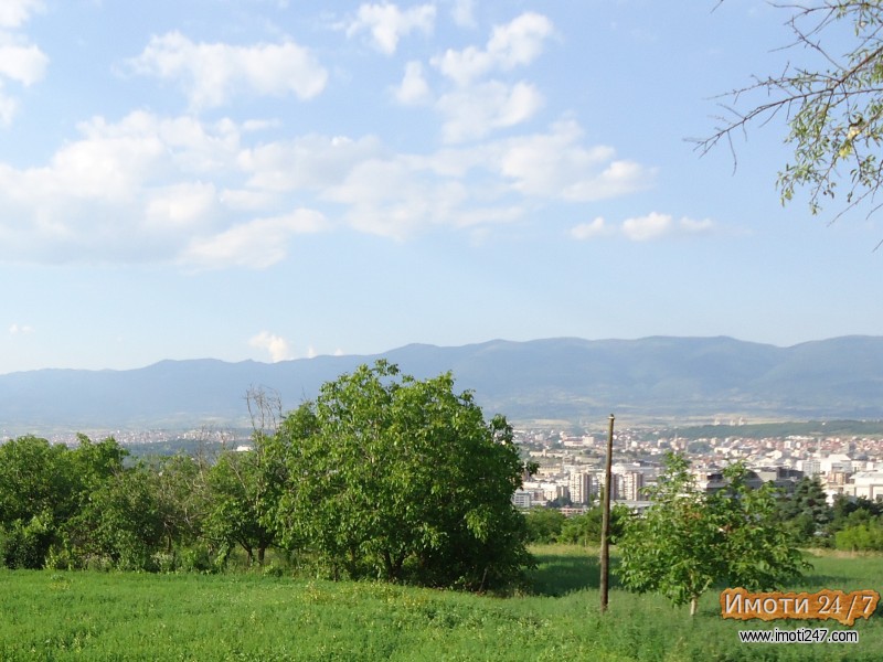 Prodavam plac na Vodno
