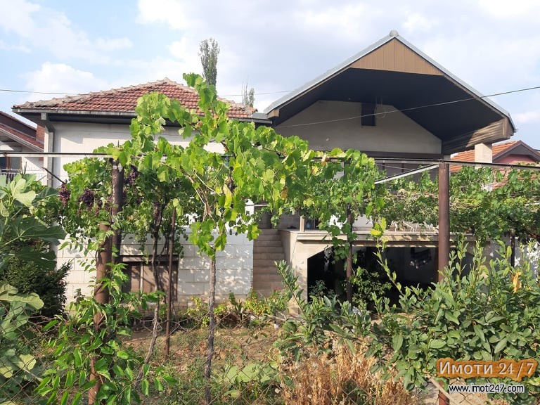 СЕ ПРОДАВА КУЌА ВО КУМАНОВОSE PRODAVA KUKJA VO KUMANOVO