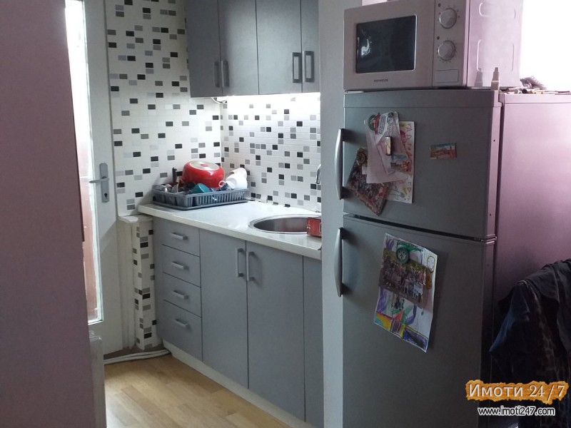 Prodavam stan vo karpos 4