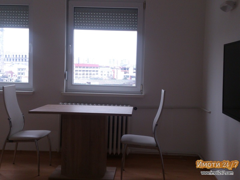 Издавам гарсониера во центар