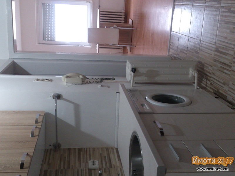 Издавам гарсониера во центар