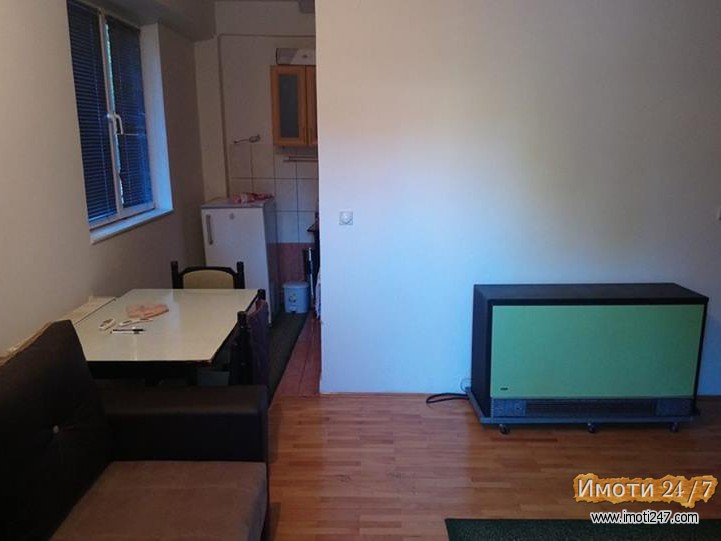 Продавам Гарсоњера