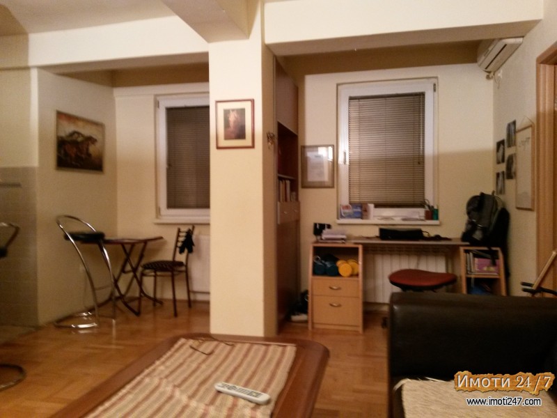 Издавам стан во Центар