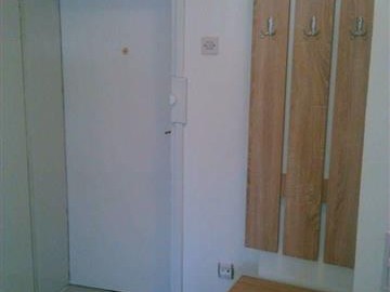 Издавам наместен стан во Автокоманда