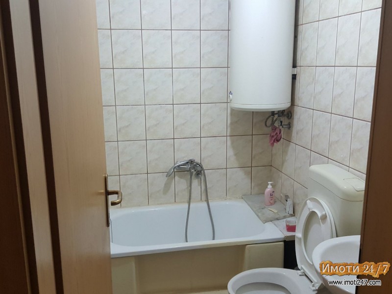 Повoло се продава стан