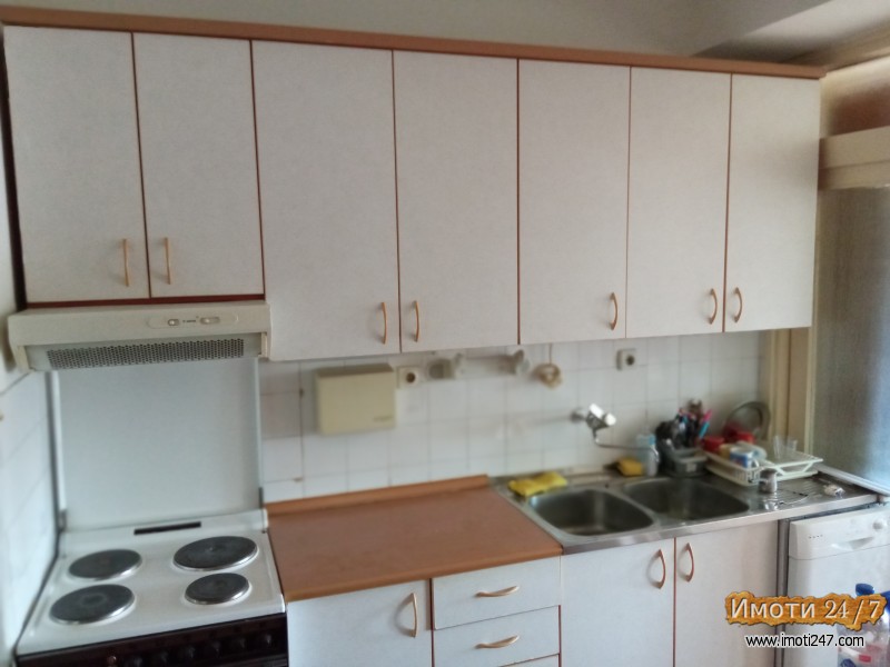 Се продава стан