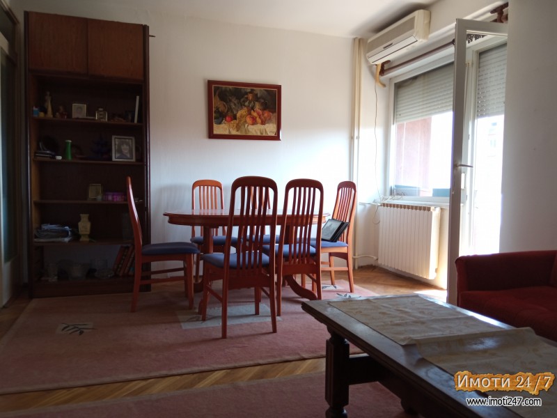 Се продава стан