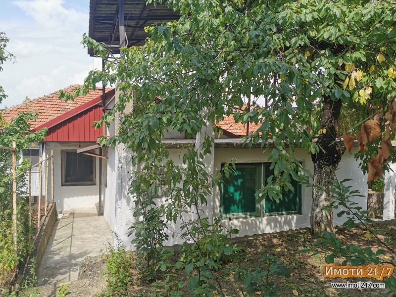 Се продава куќа во Црниче