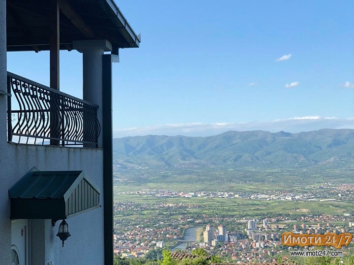 Куќа со прекрасен поглед кон градот