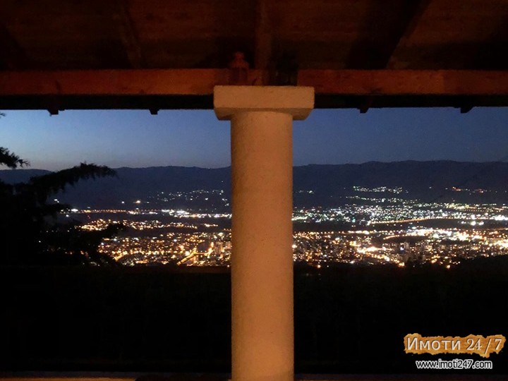 Куќа со прекрасен поглед кон градот