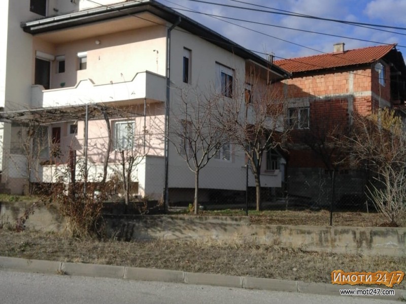 Двоспратна куќа Кочани