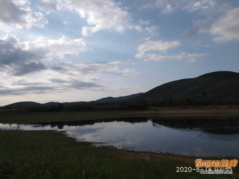 Се продава парцела од 10 000 m2 