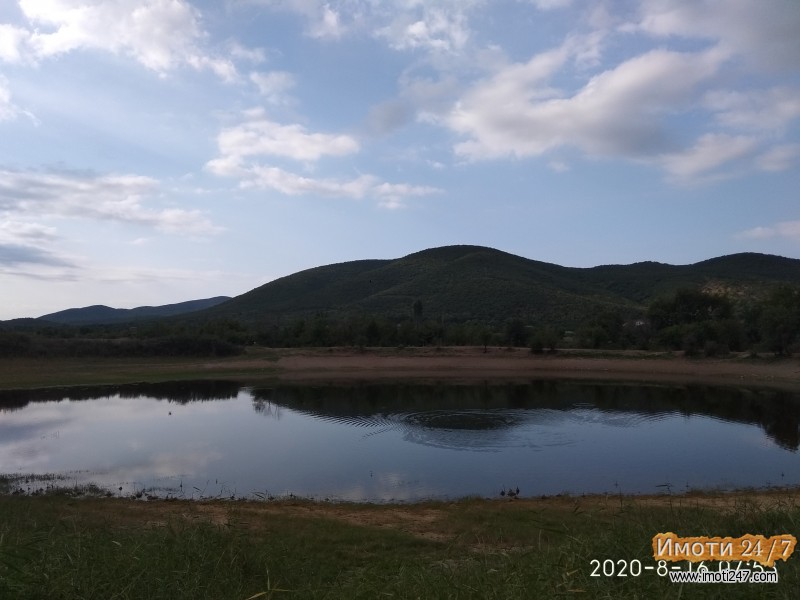 Се продава парцела од 10 000 m2 