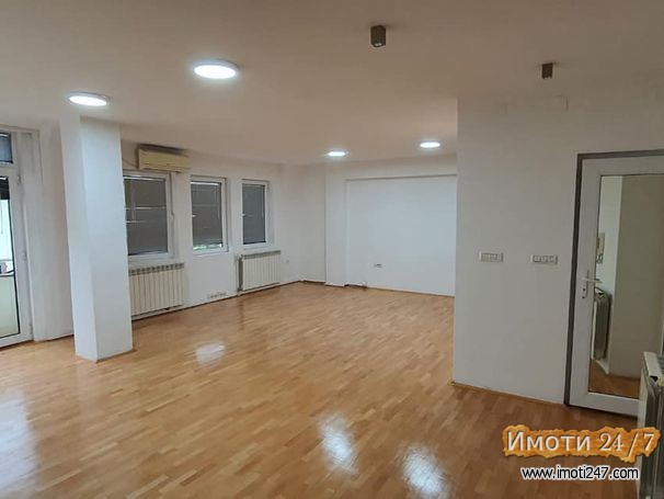 Se izdava stan vo Centar 65m2