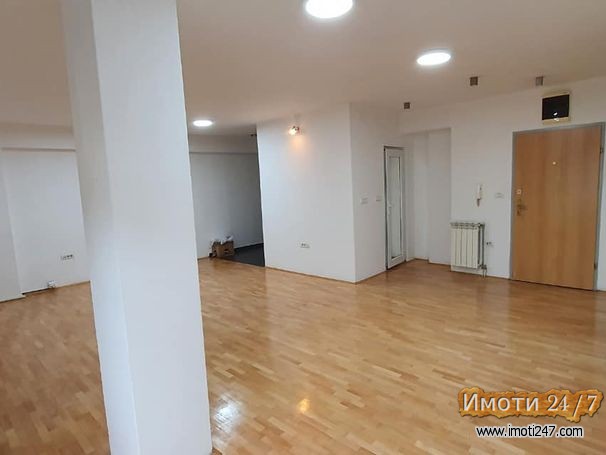 Se izdava stan vo Centar 65m2