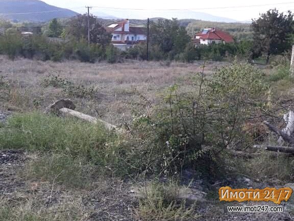 Se prodava plac