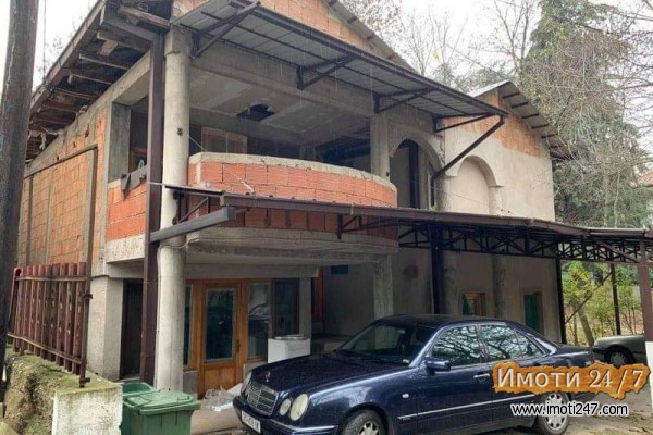 PRODAVAM KUKA NA VODNO