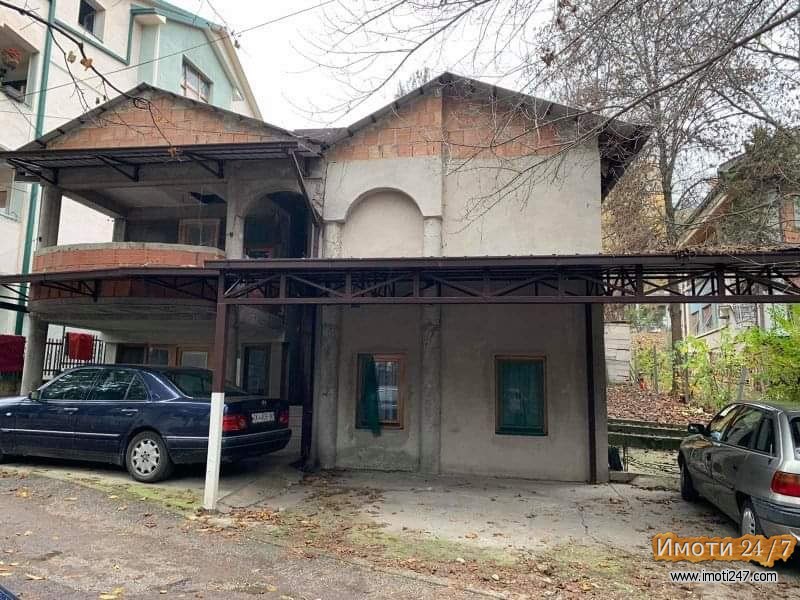 PRODAVAM KUKA NA VODNO