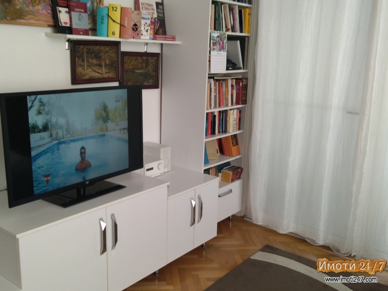 Se prodava stan vo Centar