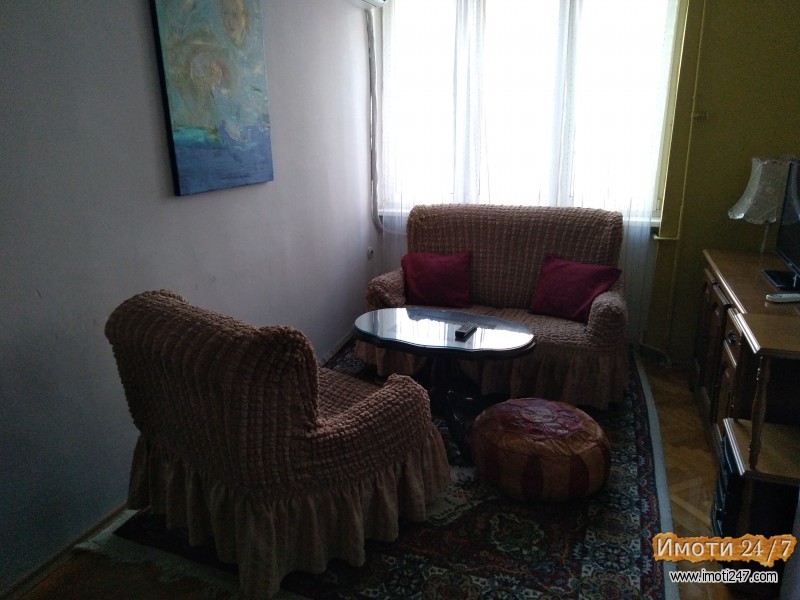 Se prodava stan vo Centar