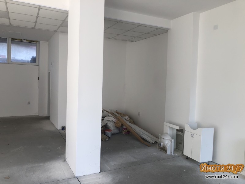 SE PRODAVA IZDAVA DELOVEN PROSTOR VO MADZIR MAALO