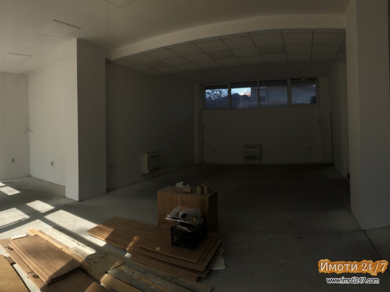 SE PRODAVA IZDAVA DELOVEN PROSTOR VO MADZIR MAALO