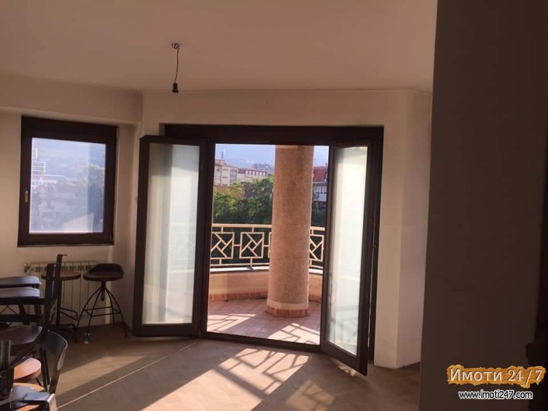 Se prodava stan hitno na extra mesto vo Centar