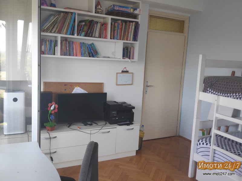 Se prodava trosoben stan vo Karpos 4