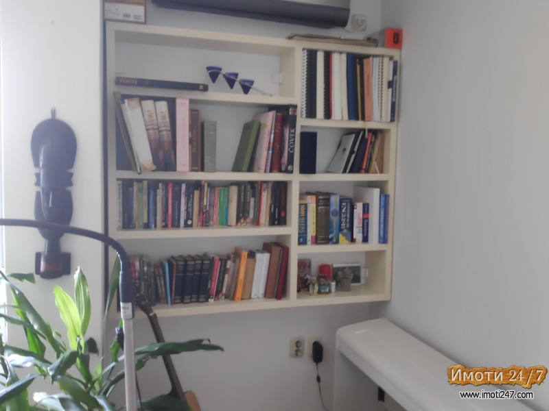Se prodava trosoben stan vo Karpos 4