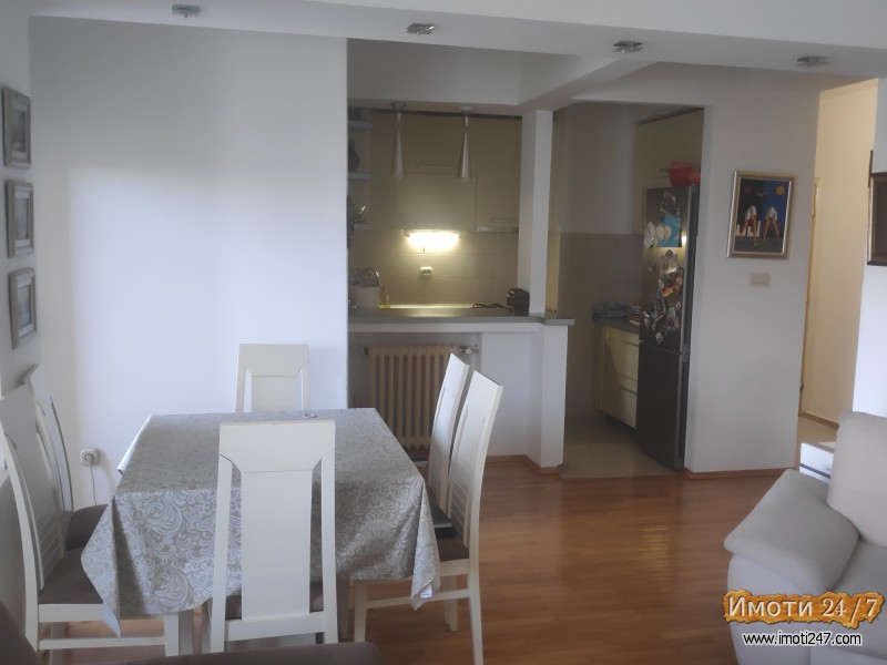 Se prodava trosoben stan vo Karpos 4