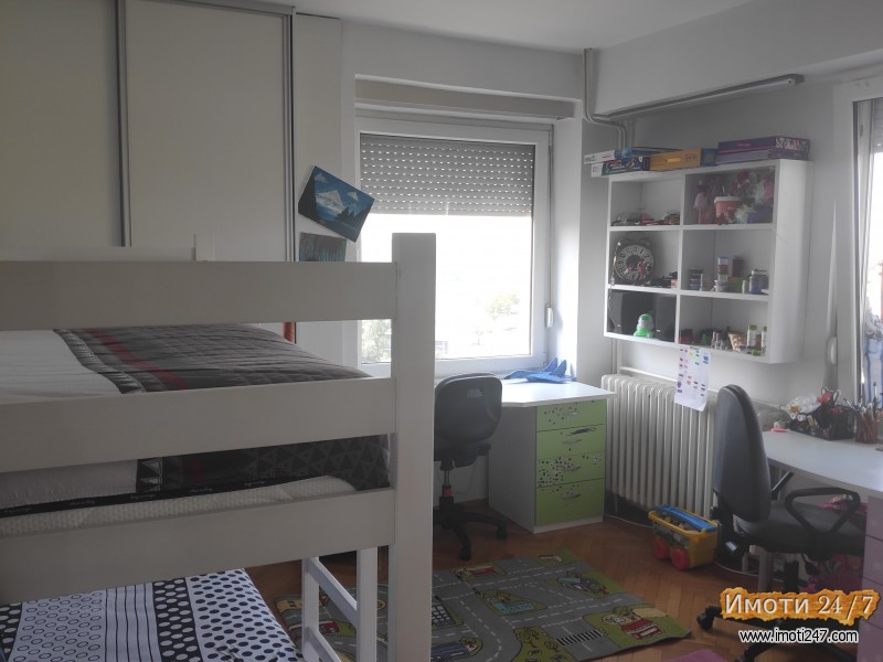 Se prodava trosoben stan vo Karpos 4