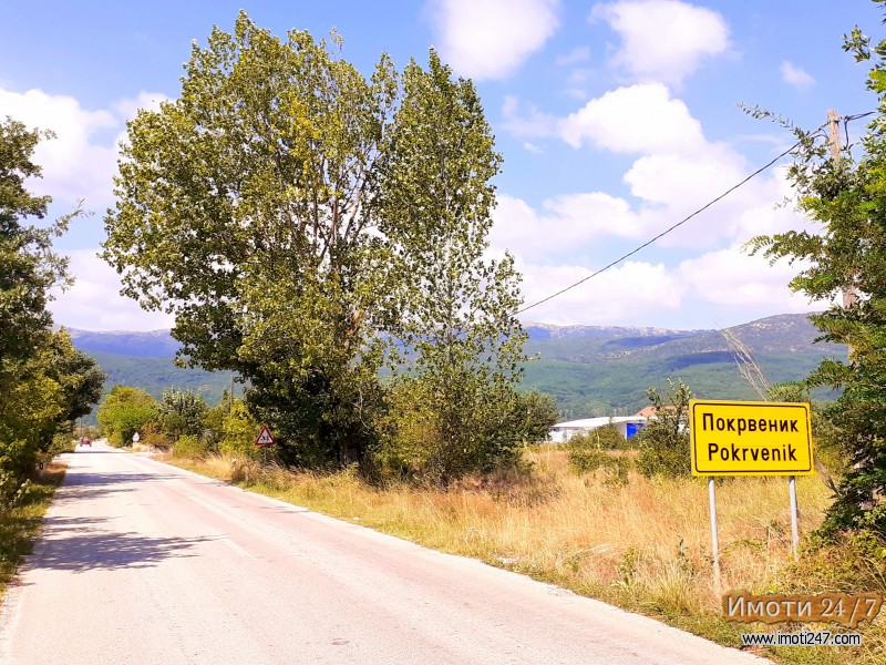 Плац на главниот пат од Ресен кон граничен премин Стење