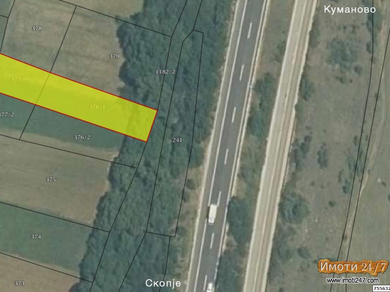 Плац во Дељадровци во близина на автопат